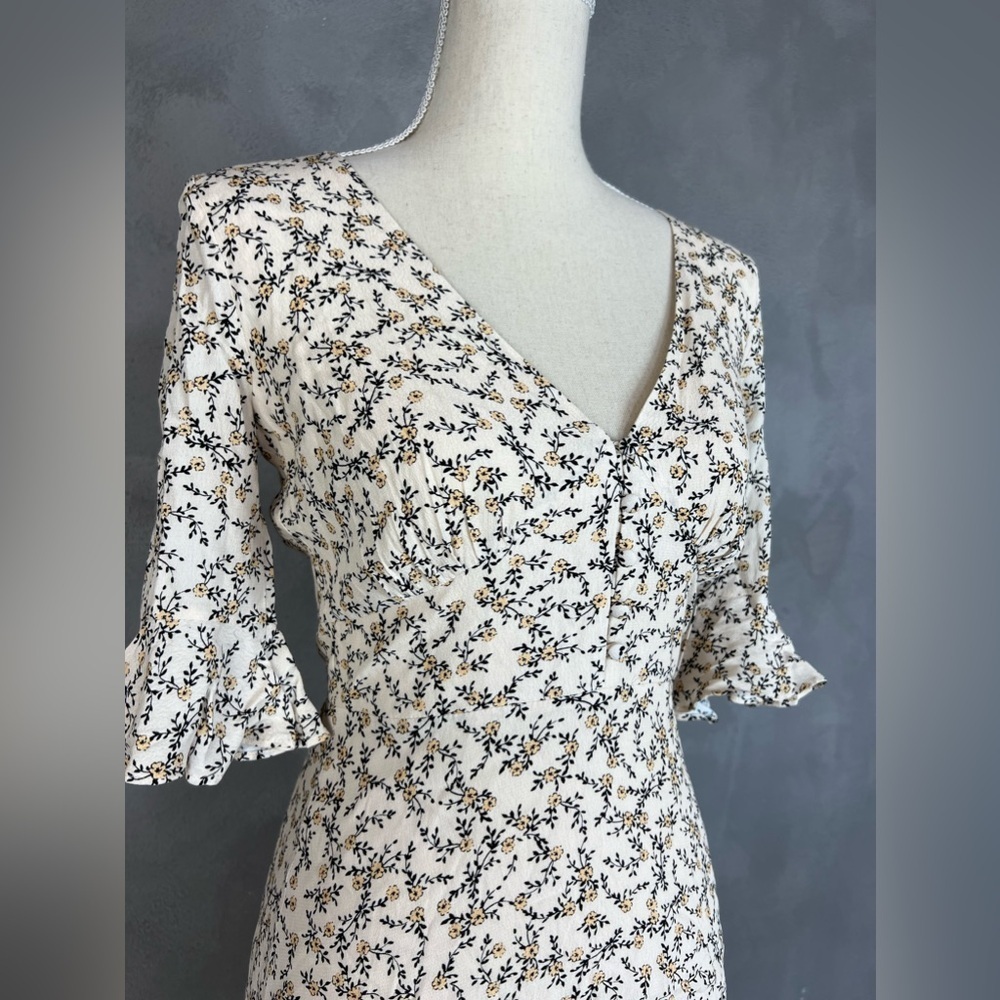 cupcakes and cashmere Roxbury Dress - Picture 9 of 10